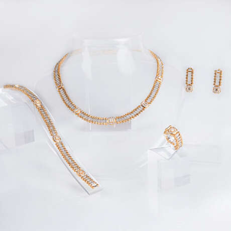 Diamant-Parure mit Collier, Ohrringen, Ring und Armband - фото 1