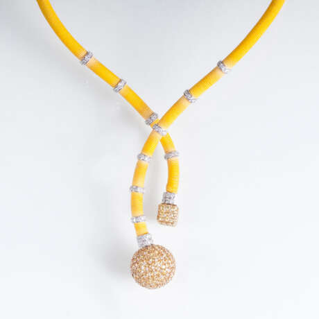Außergewöhnliches, modernes Collier mit gelben Saphiren und Brillanten - Foto 1