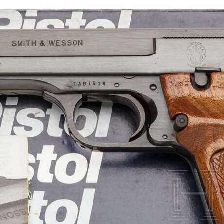 Smith & Wesson Modell 41, "The .22 Rimfire Single Action Target Pistol", im Karton - фото 1