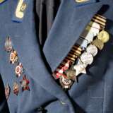 Paradejacke eines Oberstleutnants der sowjetischen Miliz mit neun Auszeichnungen, um 1950-70 - Foto 2