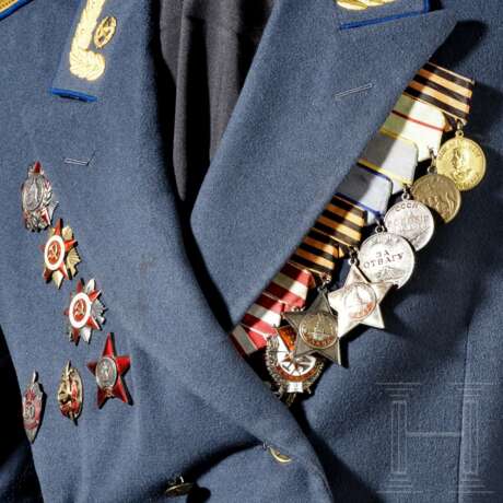 Paradejacke eines Oberstleutnants der sowjetischen Miliz mit neun Auszeichnungen, um 1950-70 - фото 2