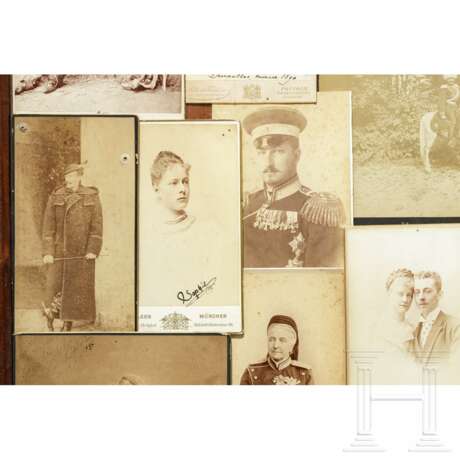 Kaiserin Elisabeth von Österreich – Foto-Paravent mit über 90 Aufnahmen aus dem Familienkreis und persönlichen Umfeld, um 1870-90 - photo 2