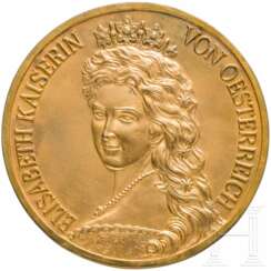 Kaiserin Elisabeth von Österreich – vergoldete Portraitplakette nach dem Portrait von F. X. Winterhalter
