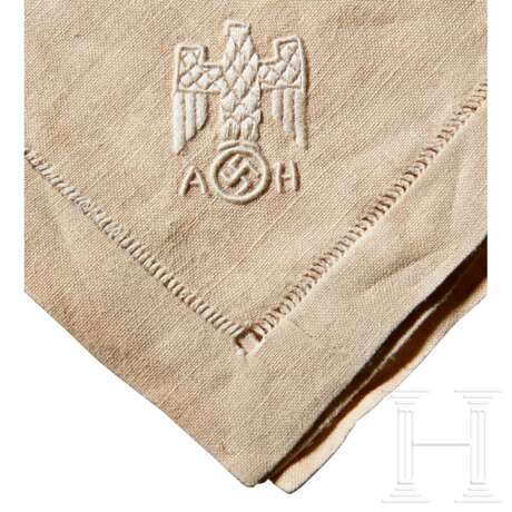 Adolf Hitler – a Napkin from his Informal Personal Table Service - Foto 2