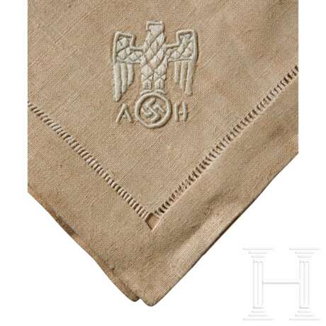 Adolf Hitler – a Napkin from his Informal Personal Table Service - Foto 2