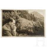 Adolf Hitler – signierte Hoffmann-Postkarte "Eine stille Stunde im Berchtesgadener Land", 1934 - Foto 1
