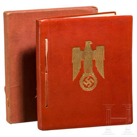 Geschenkbildband im Schuber anlässlich Mussolinis Besuchs 1937 in München - фото 1