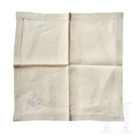 Adolf Hitler – a Napkin from his Informal Personal Table Service - Foto 2