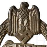 A Tank Battle Badge by Rudolf Souval with Broad Pin - photo 2