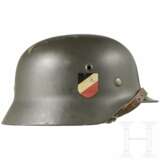 Stahlhelm M 35 des Heeres mit beiden Abzeichen - photo 2