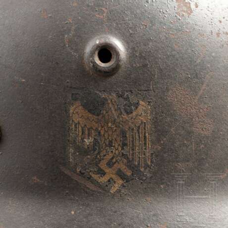 Stahlhelm M 40 des Heeres mit einem Abzeichen - photo 5