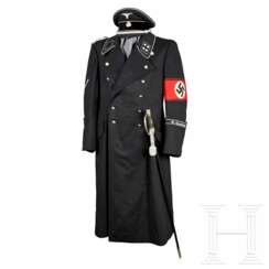 La casquette, le manteau et l'épée du SS-Sturmbannführer Georg Winter, le mari de la gouvernante d'Hitler à Munich, Annie Winter