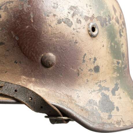 Stahlhelm M 40 des Heeres mit Dreifarbanstrich, typisch für die Normandiefront - фото 7