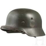 Stahlhelm M 35 der Waffen-SS mit einem Abzeichen - фото 5