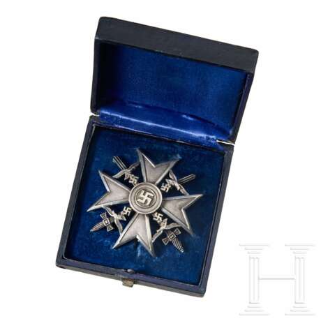 A Spanish Cross in Silver with swords and Case of Issue - фото 3
