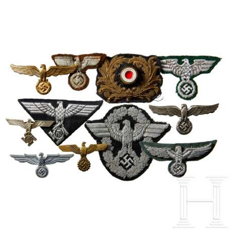 A Small Collection of Cap and Sleeve Insignia - фото 1