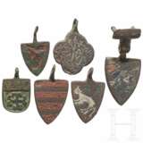 Sammlung emaillierter Turnieranhänger, England, 13./14. Jahrhundert - Foto 1