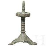 Kleiner Dornleuchter aus Bronze, merowingisch, 7./8. Jahrhundert - photo 2