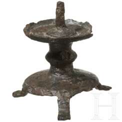 Kleiner Bronze-Dornleuchter, flämisch, spätes 13. Jahrhundert