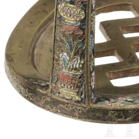 Ein Paar Steigbügel mit Cloisonée-Dekor, China, Qing-Dynastie, 18. Jahrhundert - Foto 5