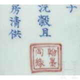 Seltenes Pinselwaschgefäß mit Unterglasurbeschriftung, China, Qing-Dynastie, wohl Kangxi-Periode - Foto 5