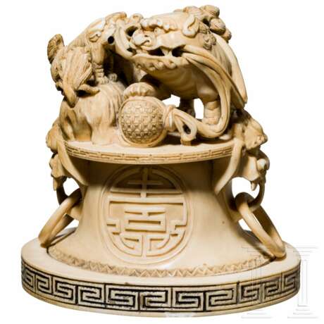 Aufwendig gearbeitetes Deckelgefäß aus Elfenbein, China, 19. Jahrhundert - фото 10