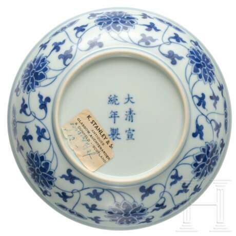 Blau-weiße Schale mit Xuantong-Marke, China, 1908-12 - Foto 3