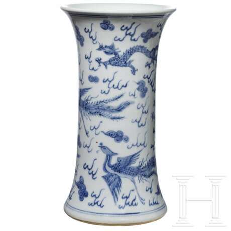 Blau-weiße Vase, China, 19. - Anfang 20. Jahrhundert - photo 2