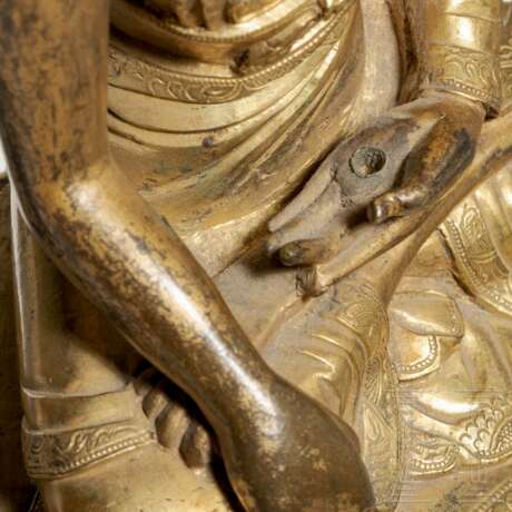 Buddha Shakyamuni aus vergoldeter Bronze, Tibet, 18./19. Jahrhundert - photo 6