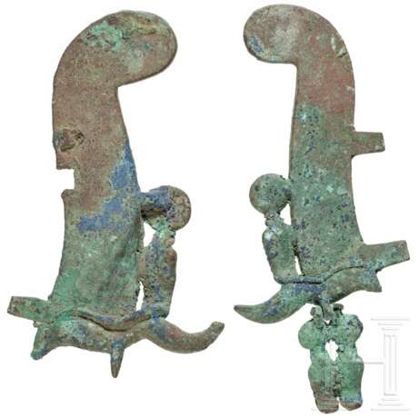 Zwei Hälften von Federkronen mit Uräusschlangen, Bronze, Ägypten, 2. - 1. Jahrtausend vor Christus - фото 2