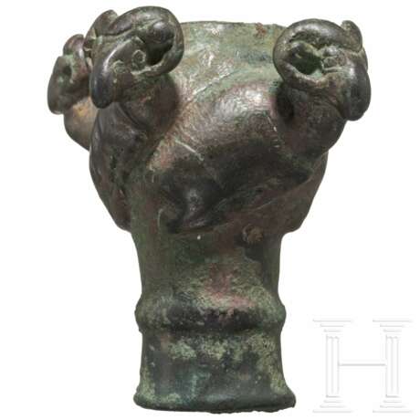 Keulenkopf mit vier Widderköpfen, Luristan, Westiran, 10. - 8. Jahrhundert vor Christus - фото 2