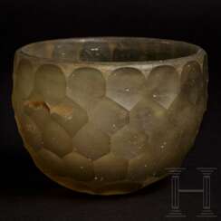 Großer Glasbecher, spätsassanidisch, 5. - 7. Jahrhundert