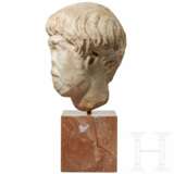 Marmorkopf eines jungen Mannes, römisch, 2. Jahrhundert, Hadrianische bis Antoninische Zeit - Foto 2