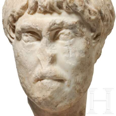 Marmorkopf eines jungen Mannes, römisch, 2. Jahrhundert, Hadrianische bis Antoninische Zeit - photo 4