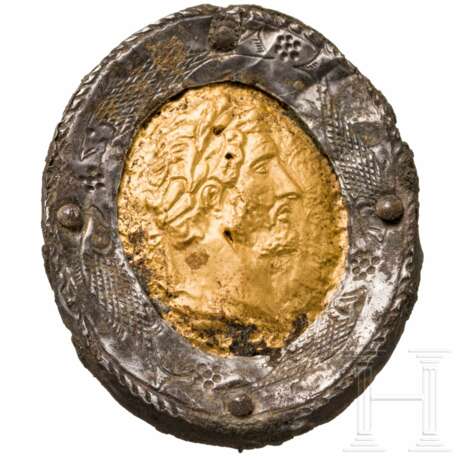 Porträtfibel mit dem goldenen Bildnis des Antoninus Pius, römisch, Mitte 2. - 3. Jahrhundert - photo 2