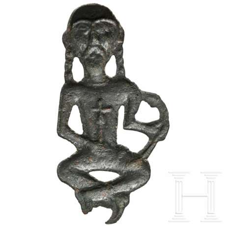 Ausdrucksstarke figürliche Bronzeapplike, wolgabulgarisch, 10. - 12. Jahrhundert - фото 2