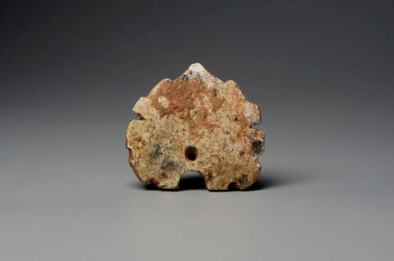 A FROG SHAPE JADE CHAPE WESTERN ZHOU PERIOD (1046-771BC) - photo 3