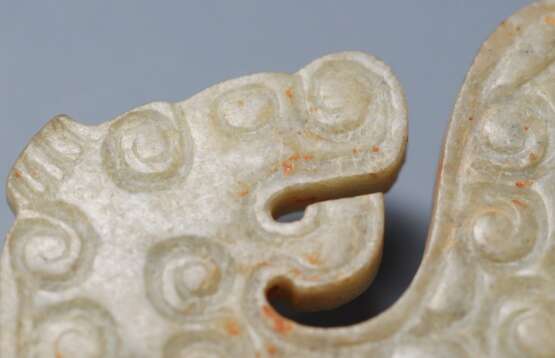 A JADE DRAGON PENDANT WARRING STATES PERIOD (476-221BC) - Foto 3