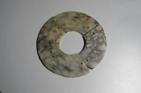 A SET OF FOUR JADE PENDANTS HUANG WESTERN ZHOU PERIOD (1046-771BC) - photo 2
