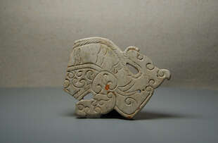 A JADE DRAGON PENDANT EASTERN ZHOU PERIOD (770-256BC) - photo 2