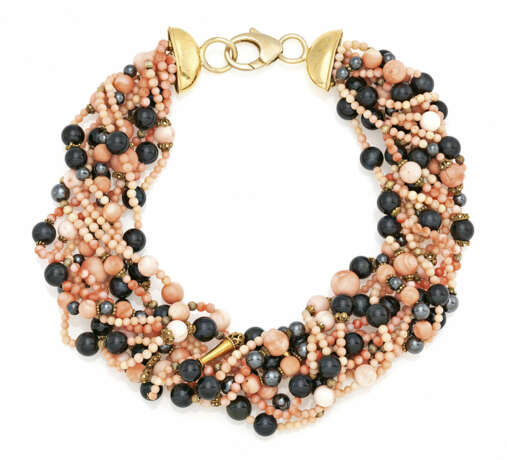 Coral-Onyx-Necklace - фото 1