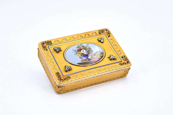 Hanau. Exquisite gold and enamel snuffbox set with old-cut diamonds and with dedication to William I Duke of Nassau - фото 3