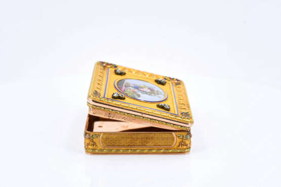 Hanau. Exquisite gold and enamel snuffbox set with old-cut diamonds and with dedication to William I Duke of Nassau - фото 13