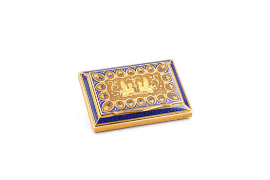 Presumably Hanau. Gold and enamel snuffbox with sphinges - photo 5
