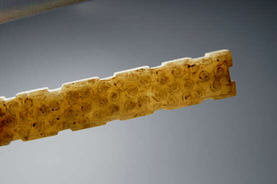 A GRAIN PATTERN JADE HENG WARRING STATES PERIOD (476-221BC) - photo 7