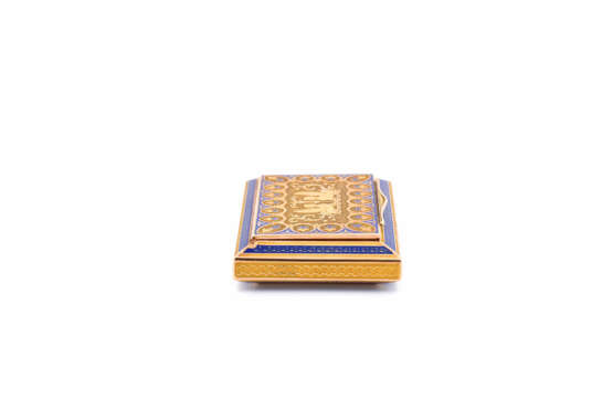 Presumably Hanau. Gold and enamel snuffbox with sphinges - photo 2