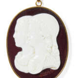 Large cameo made of layered agate in gold mounting with double portrait of Alexander and Konstantin - photo 1