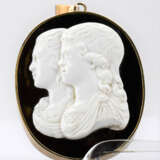 Large cameo made of layered agate in gold mounting with double portrait of Alexander and Konstantin - photo 2