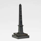 France. Small bronze Luxor obelisk at the Place de la Concorde in Paris - Foto 1
