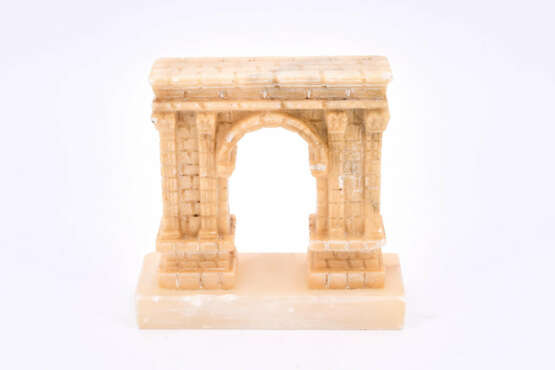 Italy. Large alabaster model of the Arch of Augustus in Aosta - Foto 3